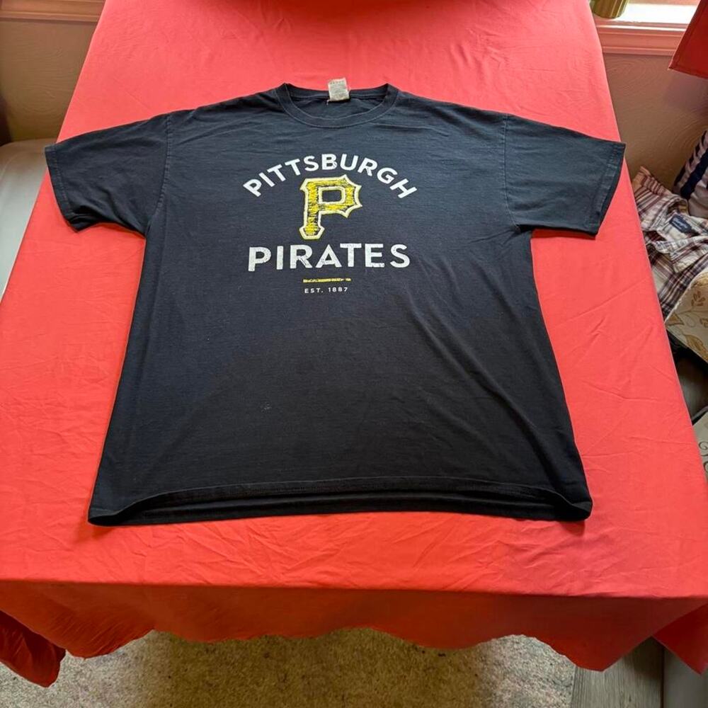Pittsburgh Pirates Graphic Tee 🏴☠️ -Men’s XL- Size Mens XL
